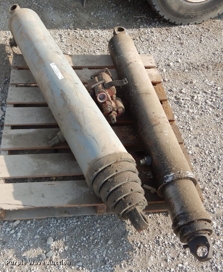 image for item KV9082 (2) dump truck hoist cylinders