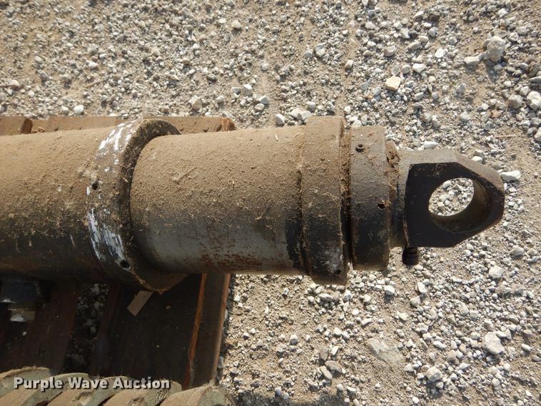 image for item KV9082 (2) dump truck hoist cylinders