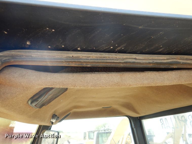 image for item KX9405 1993 Caterpillar Challenger 75C  tractor