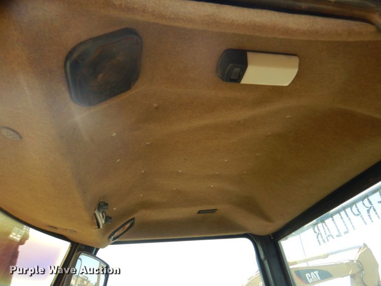 image for item KX9405 1993 Caterpillar Challenger 75C  tractor