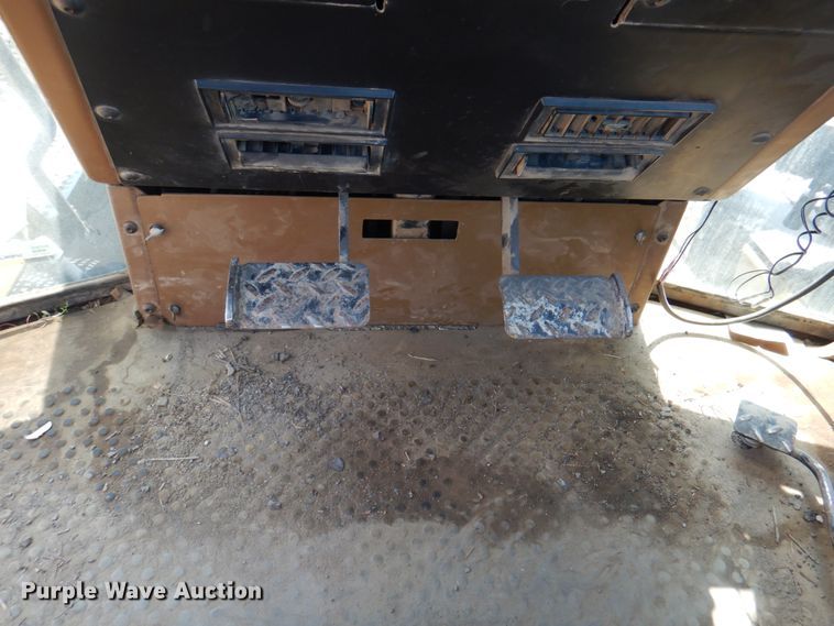 image for item KX9405 1993 Caterpillar Challenger 75C  tractor