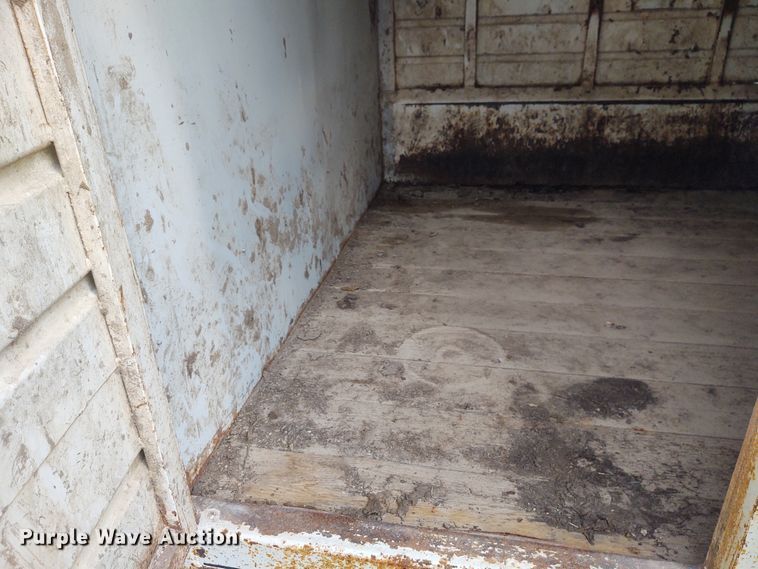 image for item DG3516 2006 Donahue  livestock trailer