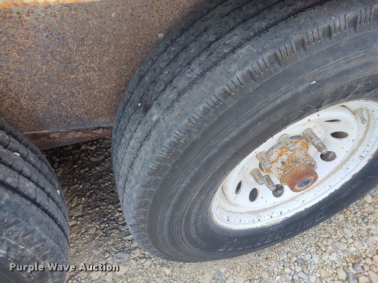 image for item DG3516 2006 Donahue  livestock trailer