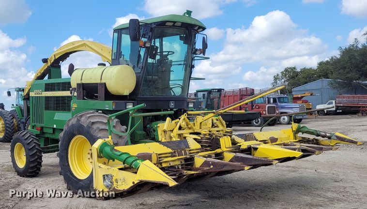 image for item DG3518 1998 John Deere 6950  forage harvester