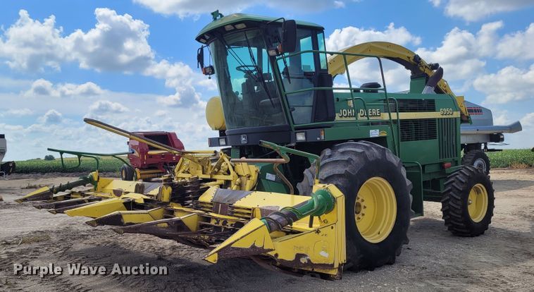 image for item DG3518 1998 John Deere 6950  forage harvester