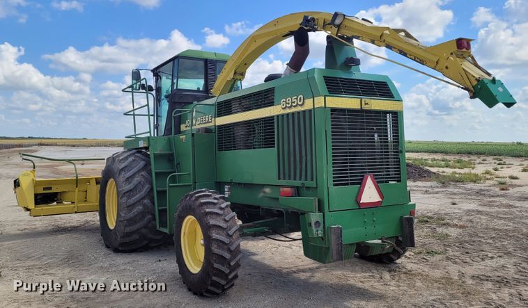 image for item DG3518 1998 John Deere 6950  forage harvester