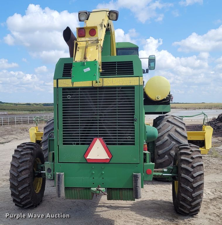 image for item DG3518 1998 John Deere 6950  forage harvester