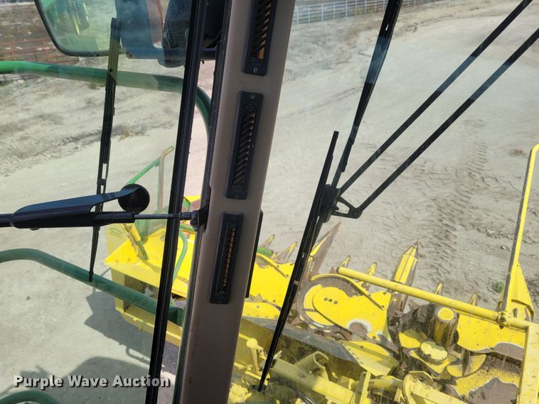 image for item DG3518 1998 John Deere 6950  forage harvester