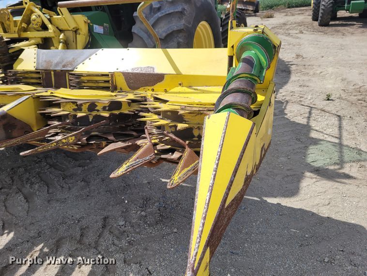 image for item DG3518 1998 John Deere 6950  forage harvester