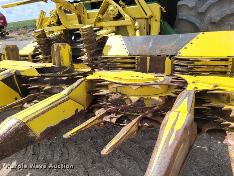 image for item DG3518 1998 John Deere 6950  forage harvester