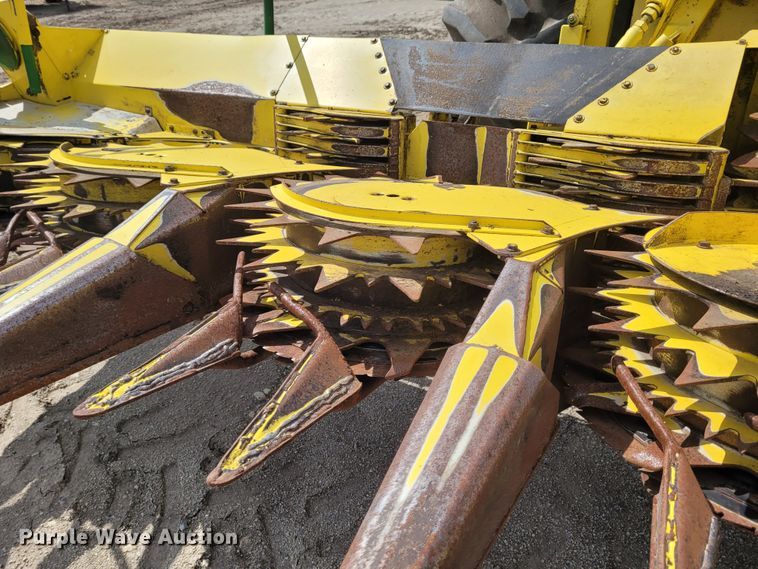 image for item DG3518 1998 John Deere 6950  forage harvester