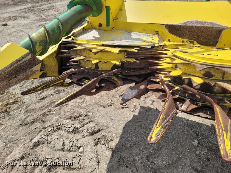 image for item DG3518 1998 John Deere 6950  forage harvester