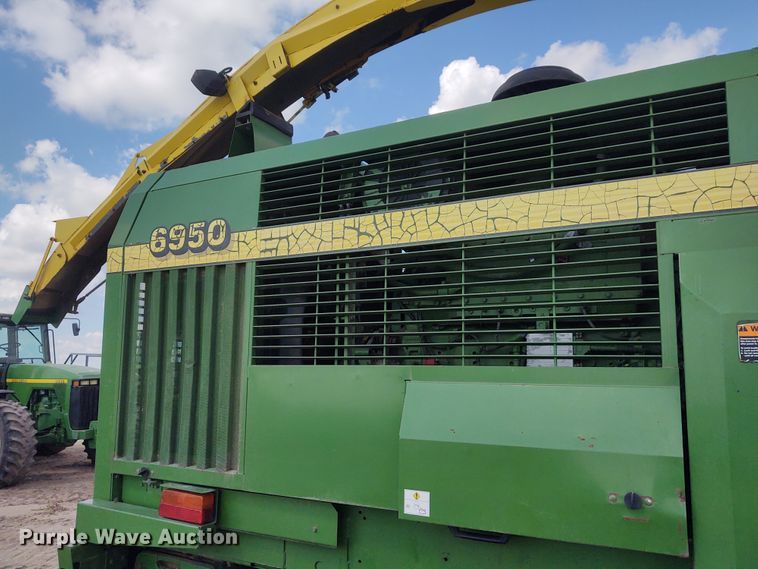 image for item DG3518 1998 John Deere 6950  forage harvester