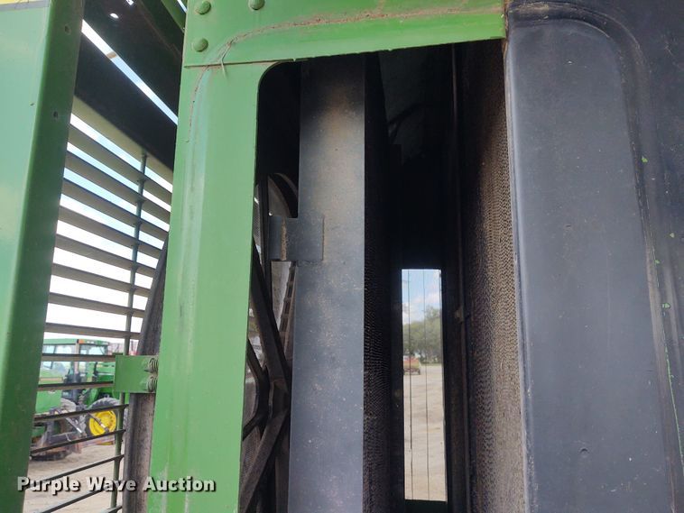 image for item DG3518 1998 John Deere 6950  forage harvester