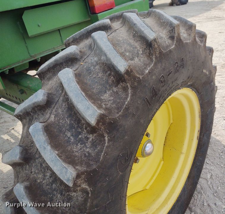 image for item DG3518 1998 John Deere 6950  forage harvester