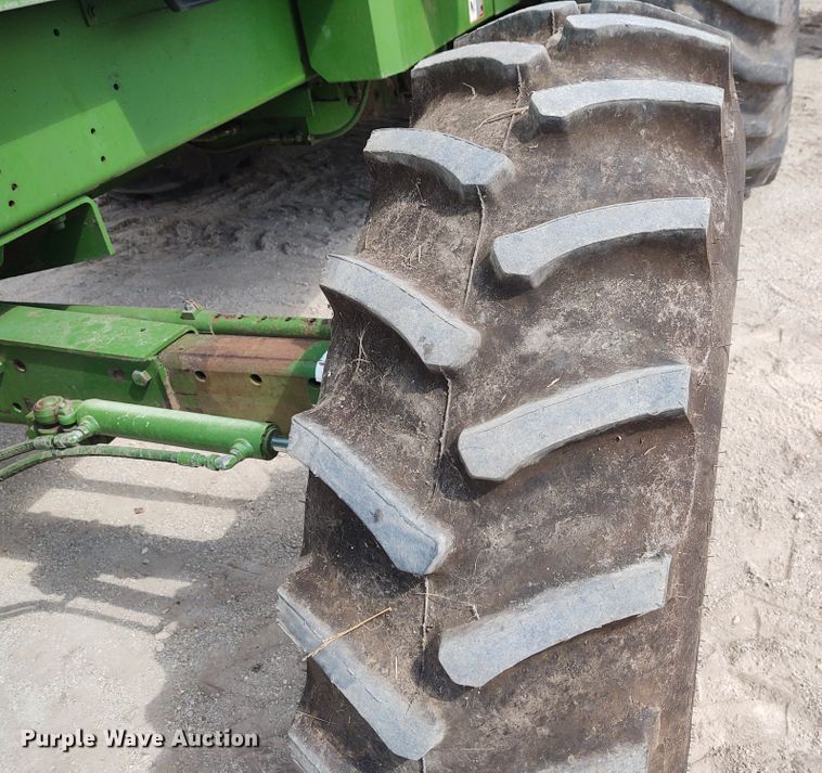 image for item DG3518 1998 John Deere 6950  forage harvester