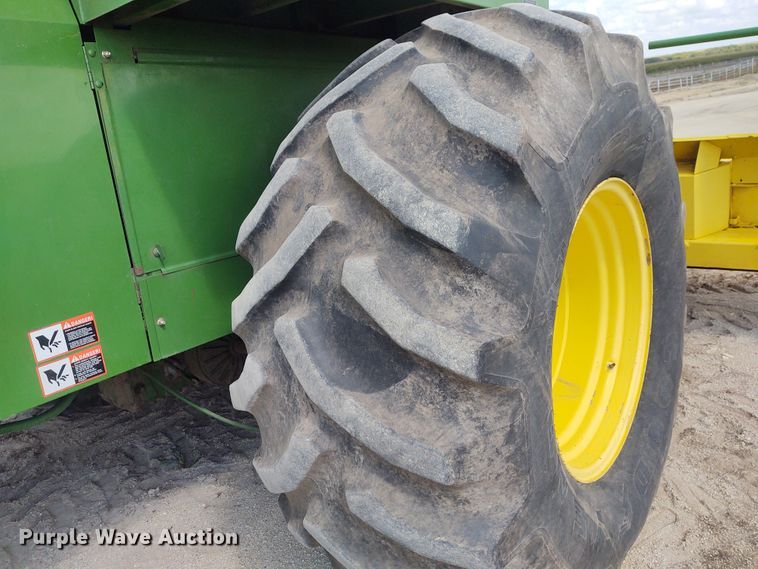 image for item DG3518 1998 John Deere 6950  forage harvester