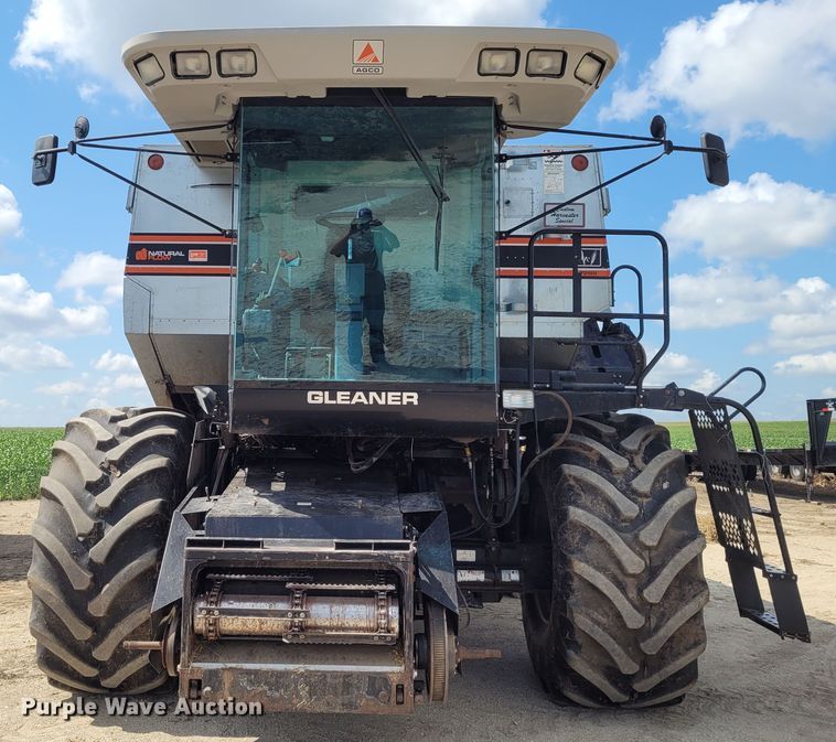 image for item DG3519 1997 Gleaner R72  RWA combine