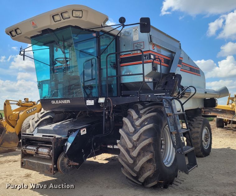 image for item DG3519 1997 Gleaner R72  RWA combine