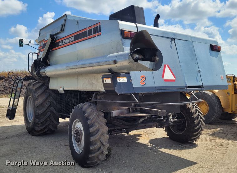 image for item DG3519 1997 Gleaner R72  RWA combine