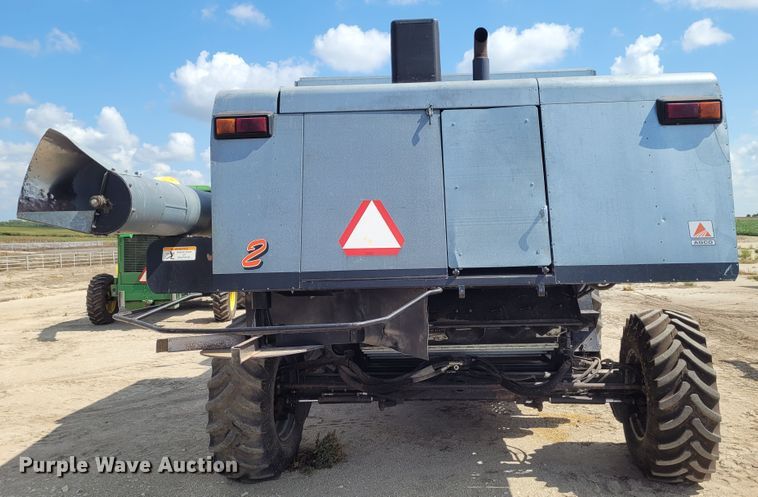 image for item DG3519 1997 Gleaner R72  RWA combine