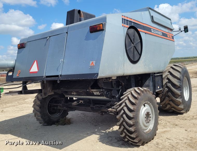 image for item DG3519 1997 Gleaner R72  RWA combine