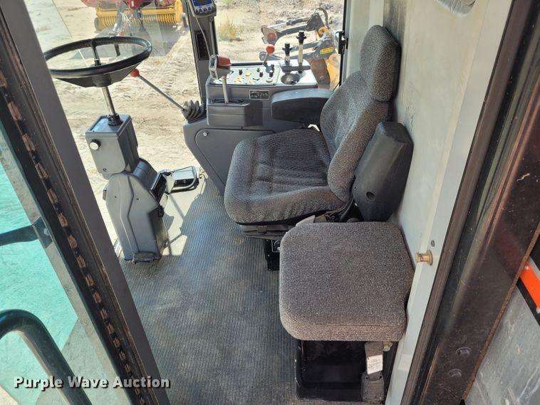 image for item DG3519 1997 Gleaner R72  RWA combine