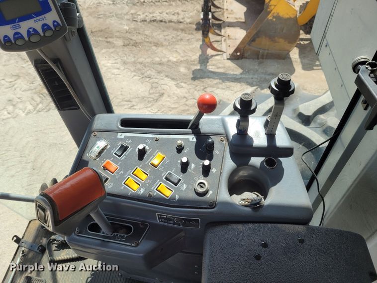 image for item DG3519 1997 Gleaner R72  RWA combine