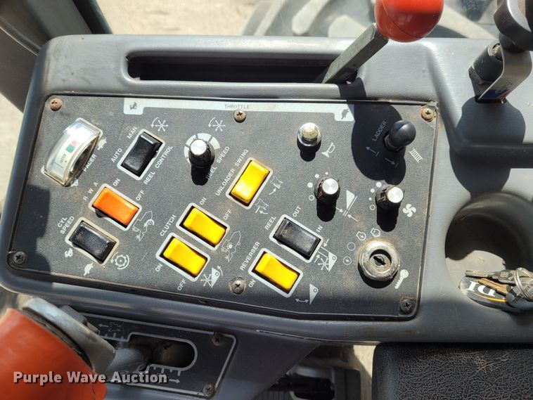 image for item DG3519 1997 Gleaner R72  RWA combine