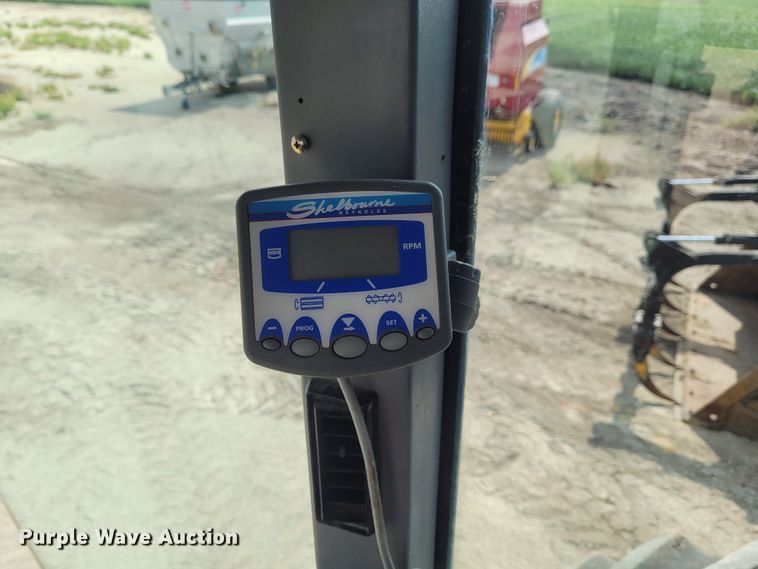 image for item DG3519 1997 Gleaner R72  RWA combine