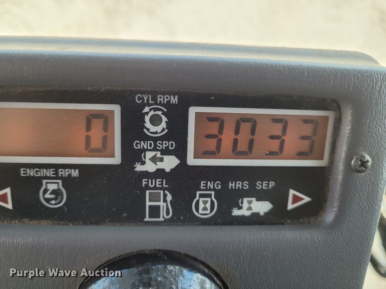 image for item DG3519 1997 Gleaner R72  RWA combine