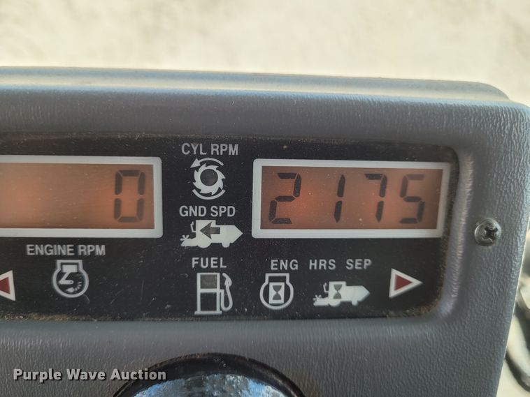 image for item DG3519 1997 Gleaner R72  RWA combine