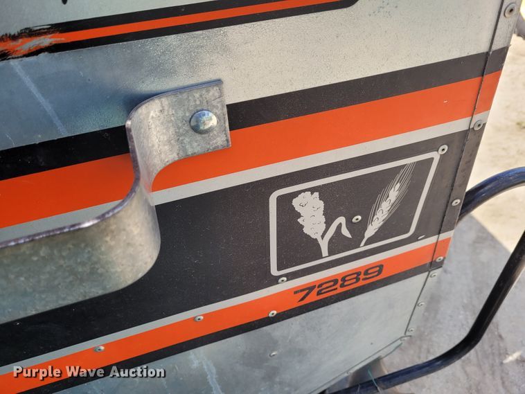 image for item DG3519 1997 Gleaner R72  RWA combine