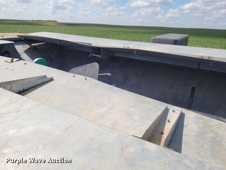 image for item DG3519 1997 Gleaner R72  RWA combine