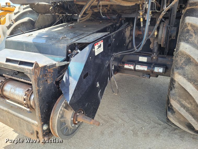 image for item DG3519 1997 Gleaner R72  RWA combine