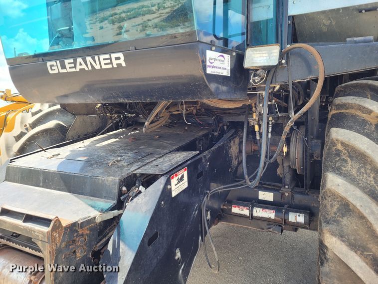 image for item DG3519 1997 Gleaner R72  RWA combine
