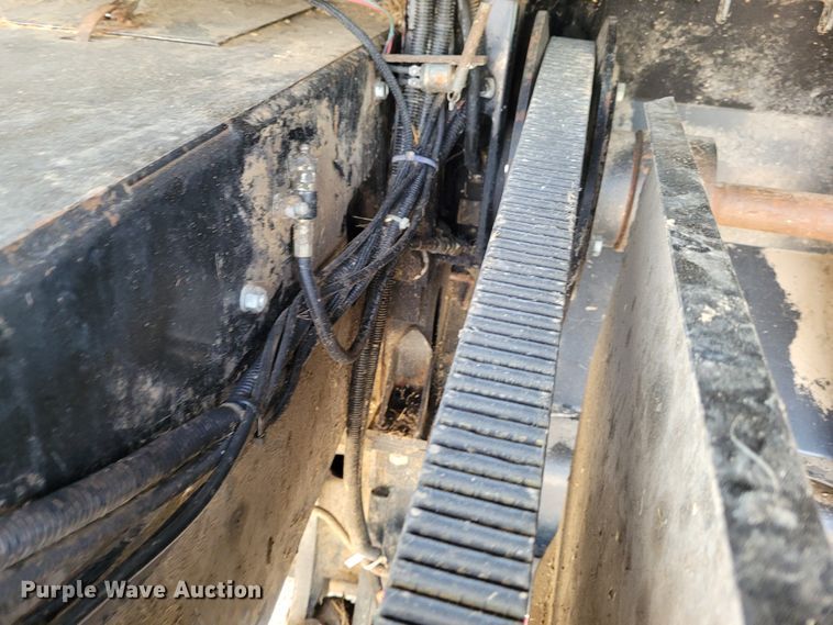 image for item DG3519 1997 Gleaner R72  RWA combine