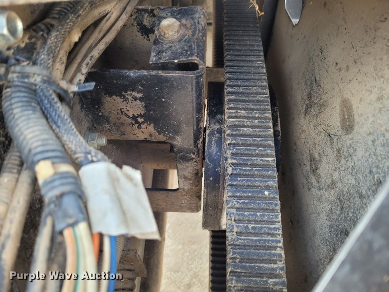 image for item DG3519 1997 Gleaner R72  RWA combine