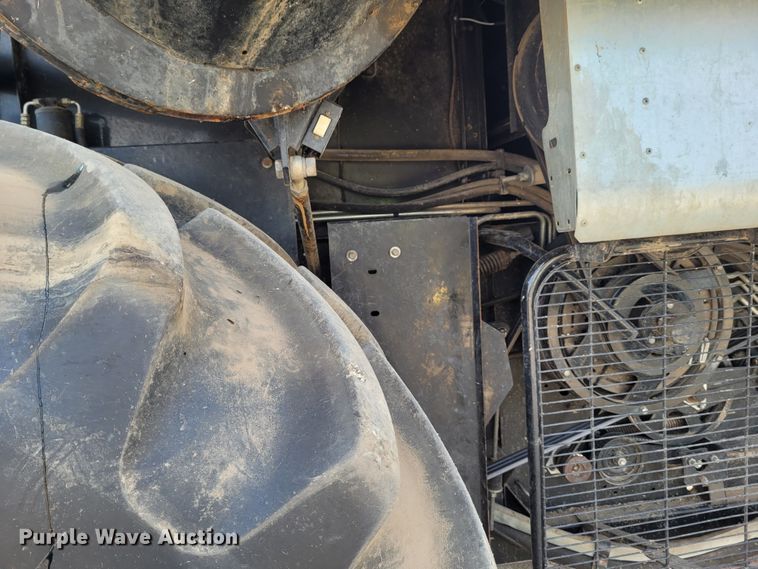 image for item DG3519 1997 Gleaner R72  RWA combine