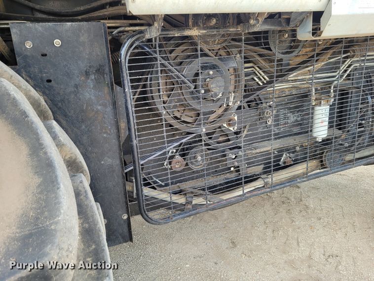 image for item DG3519 1997 Gleaner R72  RWA combine