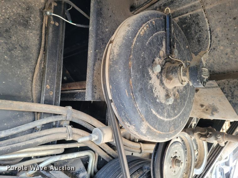 image for item DG3519 1997 Gleaner R72  RWA combine