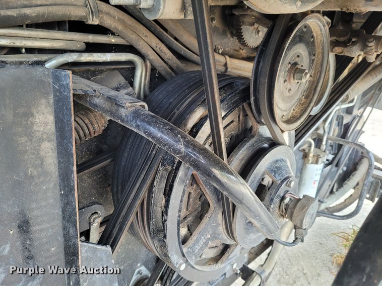 image for item DG3519 1997 Gleaner R72  RWA combine