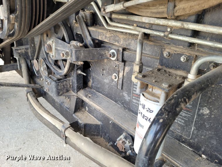 image for item DG3519 1997 Gleaner R72  RWA combine