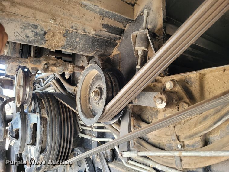 image for item DG3519 1997 Gleaner R72  RWA combine