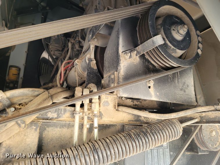 image for item DG3519 1997 Gleaner R72  RWA combine