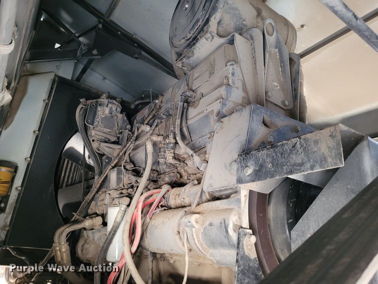 image for item DG3519 1997 Gleaner R72  RWA combine