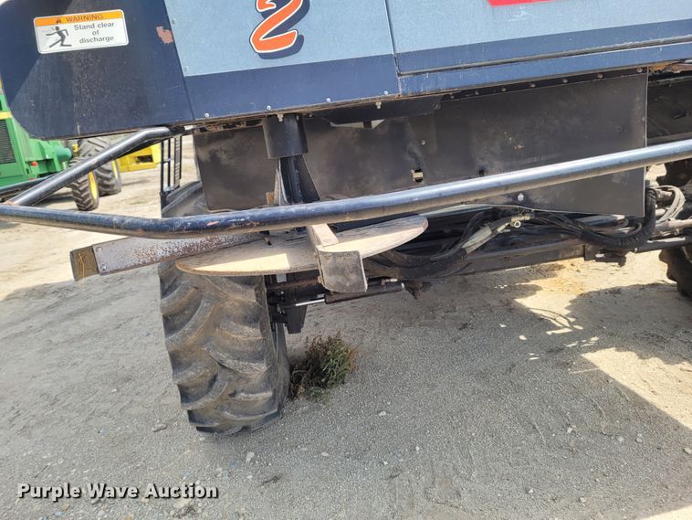 image for item DG3519 1997 Gleaner R72  RWA combine