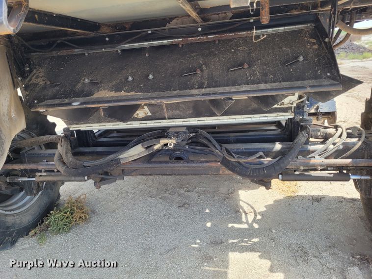 image for item DG3519 1997 Gleaner R72  RWA combine