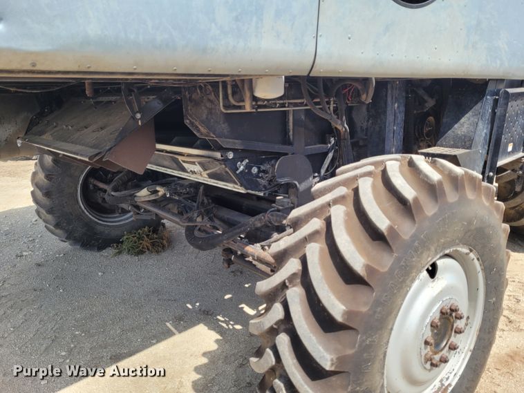 image for item DG3519 1997 Gleaner R72  RWA combine