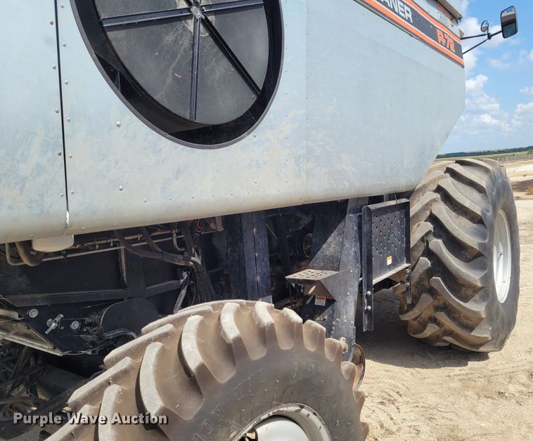 image for item DG3519 1997 Gleaner R72  RWA combine